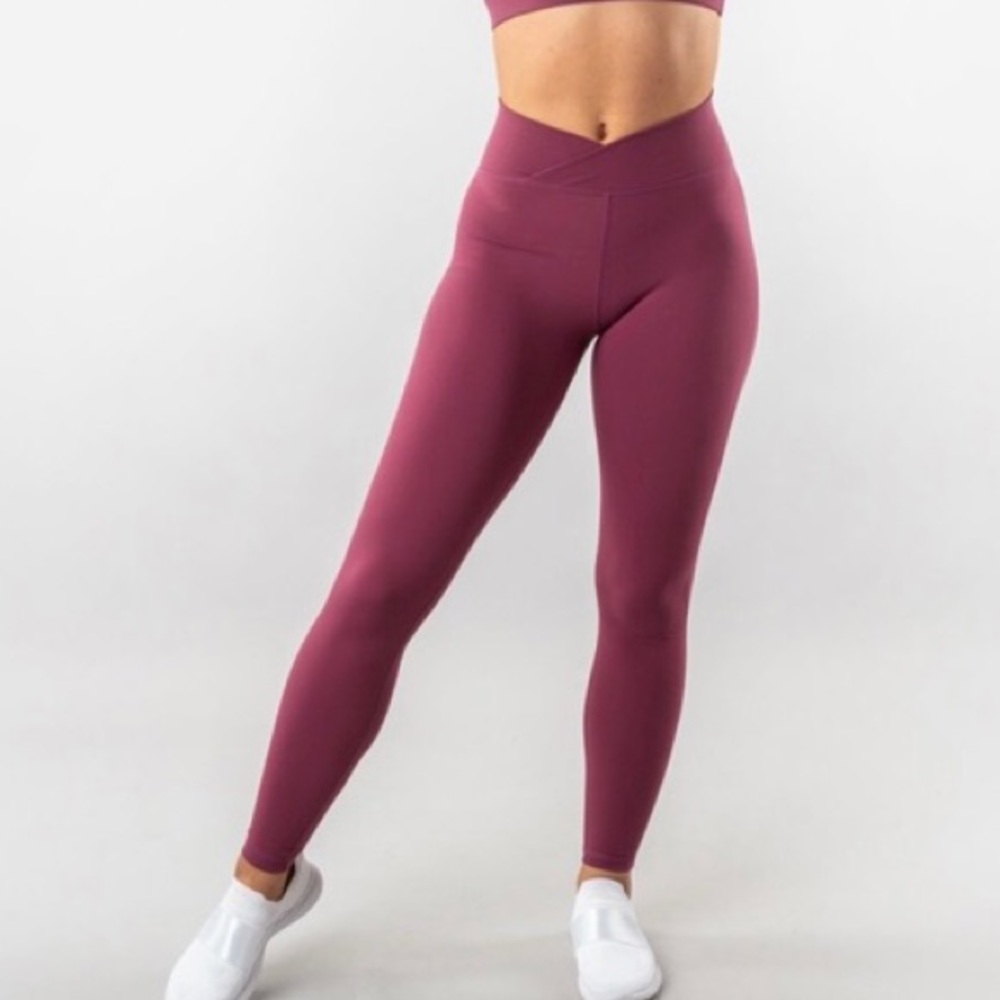 *SOLD* Alphalete surface path leggings